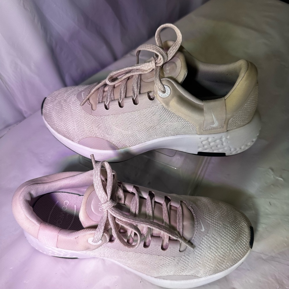 Nike Women's Light Pink Sneakers - Picture 4 of 11
